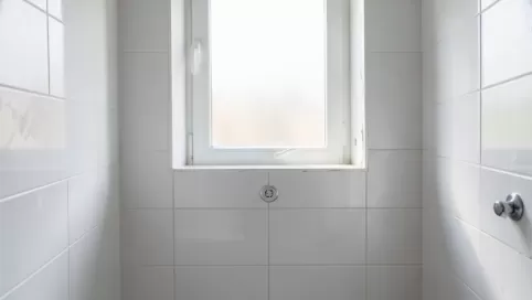remont łazienki bez kucia płytek